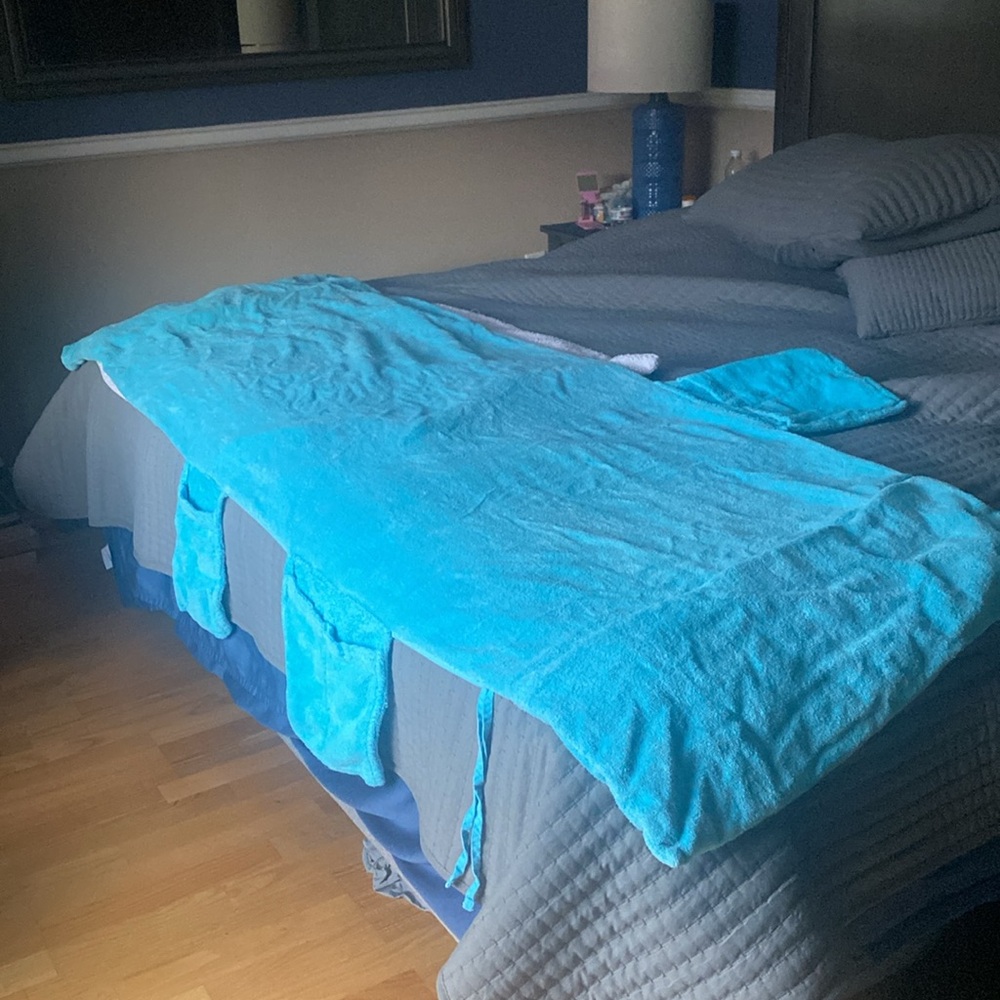 Cover for your lounge chair. Very little use. Great condition.